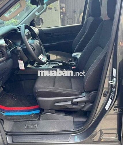 BÁN XE HILUX .XS2025AT .12NKM XE NHƯ MỚI