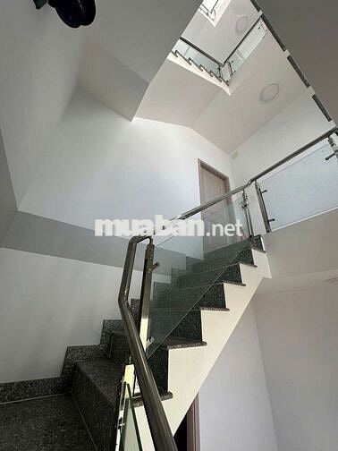 Bán nhà hẻm xe hơi 3 lầu Bùi Minh Trực P5 Q8