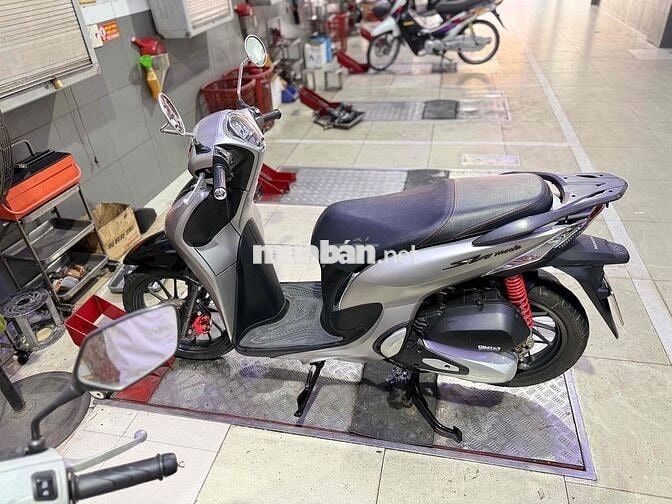Honda SH Mode Bạc