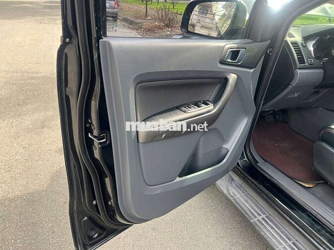 Ford Ranger XLS 4x2 MT Đen