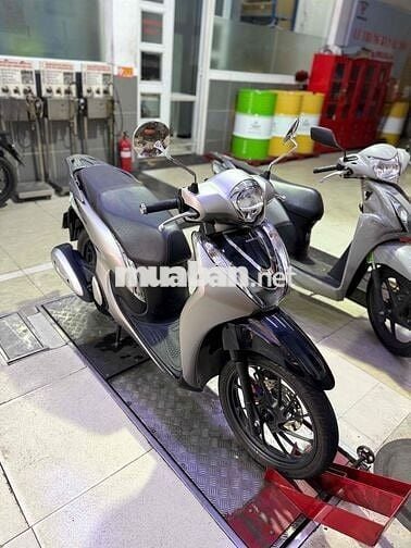 Honda SH Mode Bạc