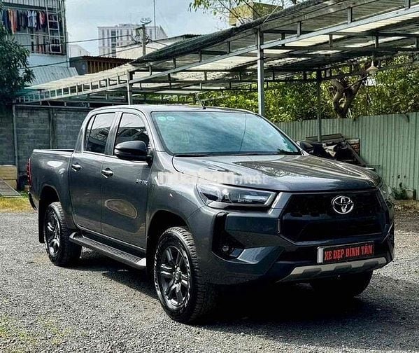 BÁN XE HILUX .XS2025AT .12NKM XE NHƯ MỚI