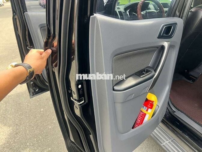 Ford Ranger XLS 4x2 MT Đen