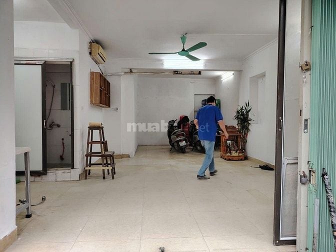 Chính chủ cho thuê nhà đầu hồi C1, khu tập thể Thanh Xuân Bắc, KD tốt