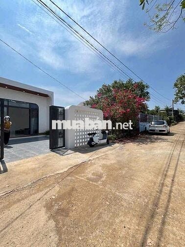 nhà đẹp sau lừng Trường Đại Học Tây Nguyên cách chợ Eakao chỉ 1km rẻ