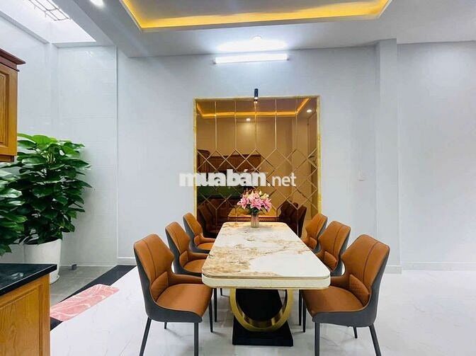 Bán nhà sổ hồng riêng ngay ngã tư ga quận 12 đường xe tải