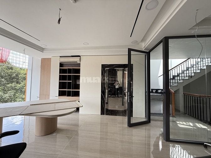 MT HOÀNG VĂN THỤ TB 310M2 10x31 5 tầng T.Máy DT 2,2 TỶ/năm chỉ 109 tỷ