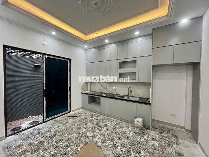 Nhà đẹp 5 tầng thang máy mới tinh  ở ngay, phù hợp ở + cho thuê + đầu