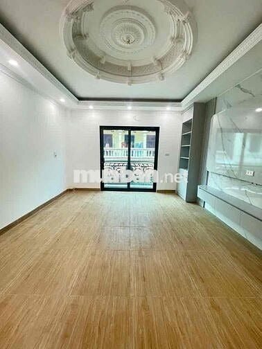 Nhà đẹp 5 tầng thang máy mới tinh  ở ngay, phù hợp ở + cho thuê + đầu