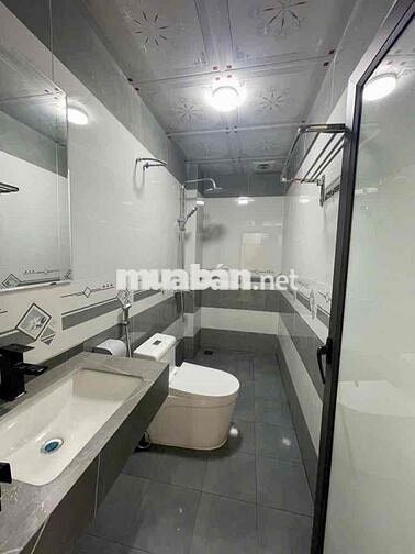 Nhà đẹp 5 tầng thang máy mới tinh  ở ngay, phù hợp ở + cho thuê + đầu