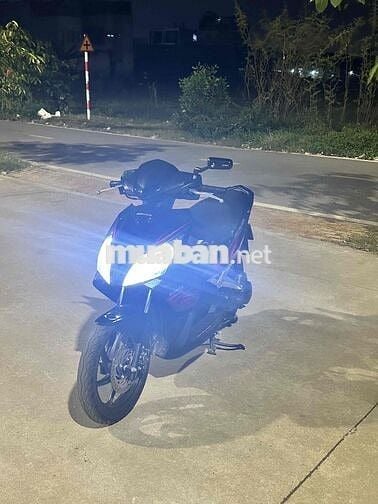 Ab Việt lên thái