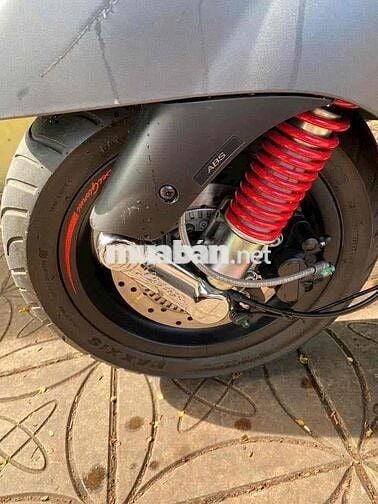 Piaggio Vespa Sei Giorni 2022 Xám 7000km