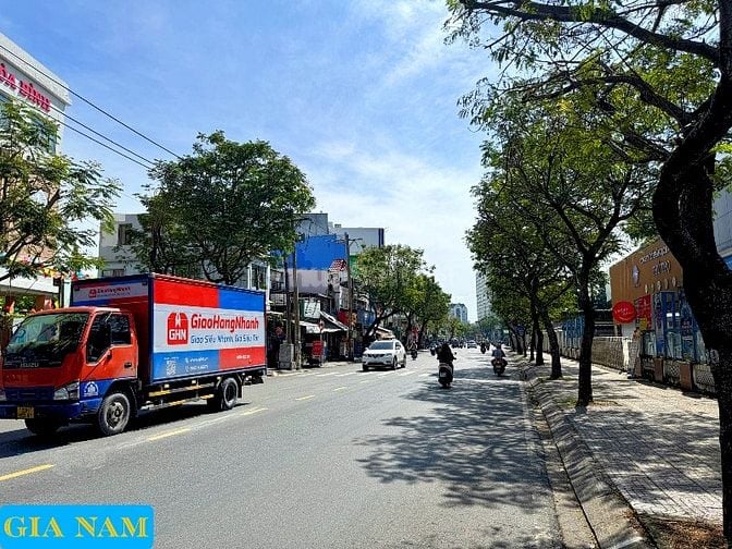 BÁN NHÀ MẶT TIỀN : 70 HÒA BÌNH - P. 5 - Q. 11 - TPHCM.