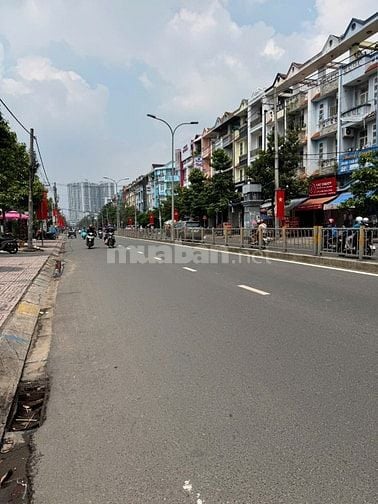 CHO THUÊ NHÀ MẶT TIỀN TẠ QUANH BỬU P5Q8. Có vỉa hè rộng 8,5m