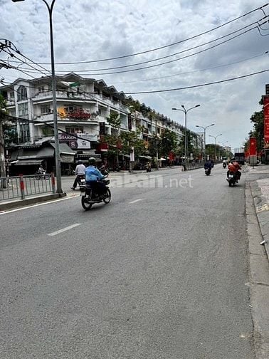 CHO THUÊ NHÀ MẶT TIỀN TẠ QUANH BỬU P5Q8. Có vỉa hè rộng 8,5m