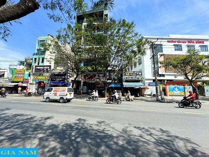 BÁN NHÀ MẶT TIỀN : 70 HÒA BÌNH - P. 5 - Q. 11 - TPHCM.