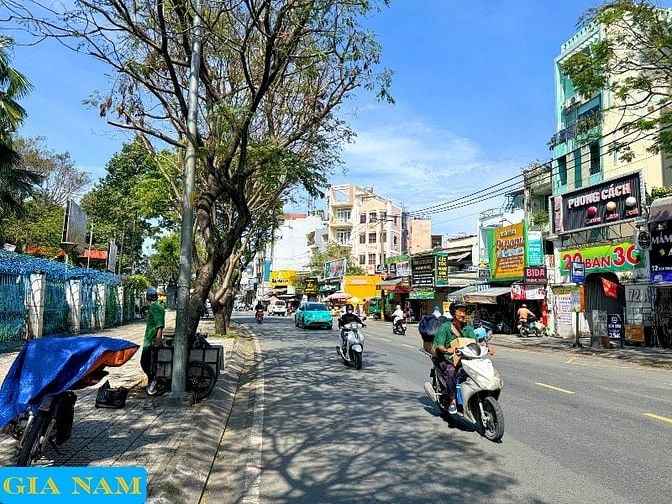 BÁN NHÀ MẶT TIỀN : 70 HÒA BÌNH - P. 5 - Q. 11 - TPHCM.