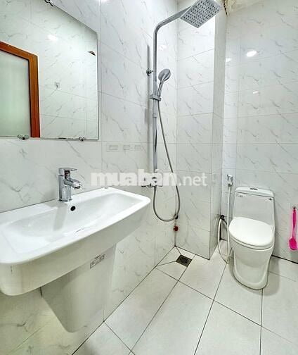 TRỐNG SẴN PHÒNG MỚI XÂY FULL NỘI THẤT NHÀ ĐẦY ĐỦ TIỆN NGHI CÓ BẢO VỆ