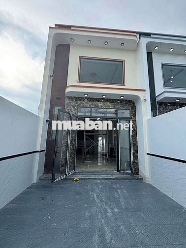 Nhà đúc lửng mới hoàn thiện kdc