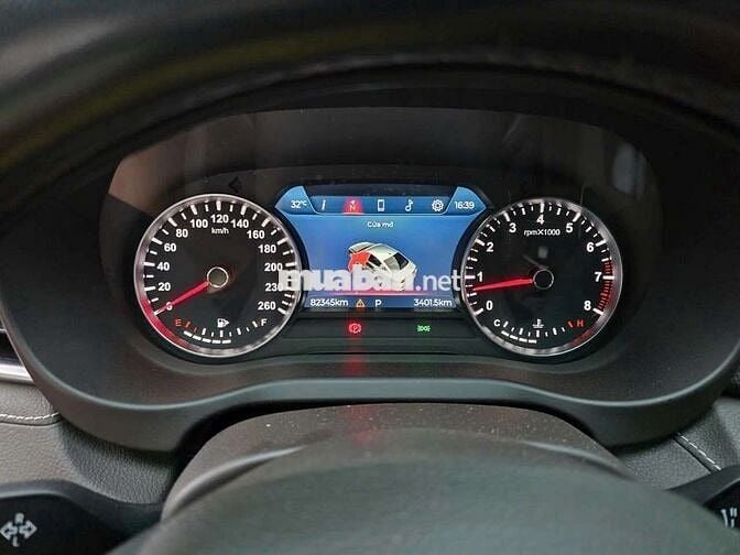 VinFast Lux A2.0 Trắng 82345 km