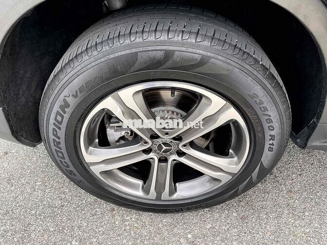 Mercedes Benz GLC250 4MATIC năm 2018 Đen xe 1 chủ