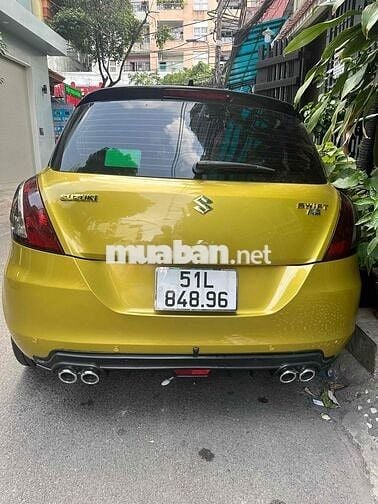 Suzuki Swift RS Vàng 5 chỗ