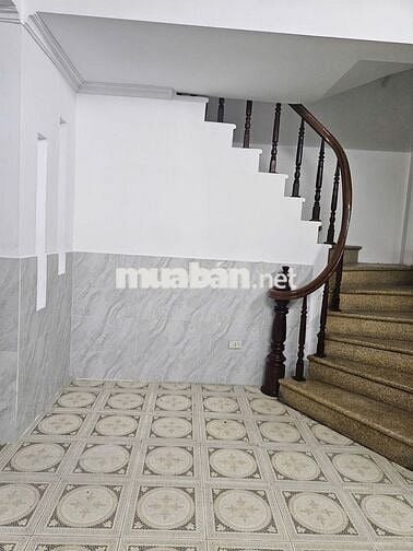 Cho thuê NHÀ – 15tr , 5pn, 3 wc .  Ngõ 165 Định Công, Hoàng Mai