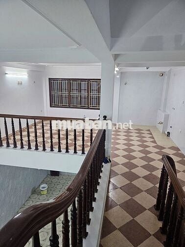 Cho thuê NHÀ – 15tr , 5pn, 3 wc .  Ngõ 165 Định Công, Hoàng Mai