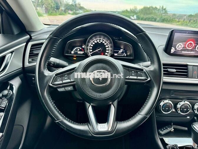 Mazda 3 2019 1.5L Luxury - 22000 km