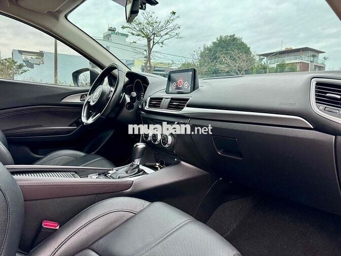 Mazda 3 2019 1.5L Luxury - 22000 km