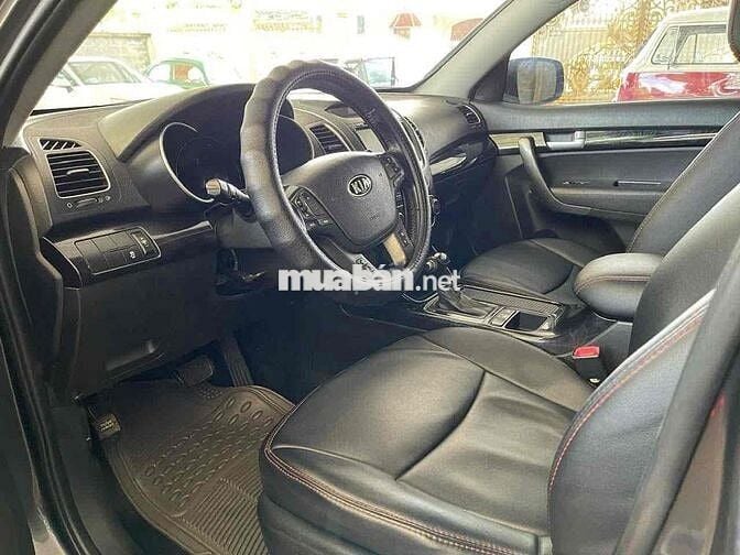 Kia Sorento 7 chỗ màu Xám