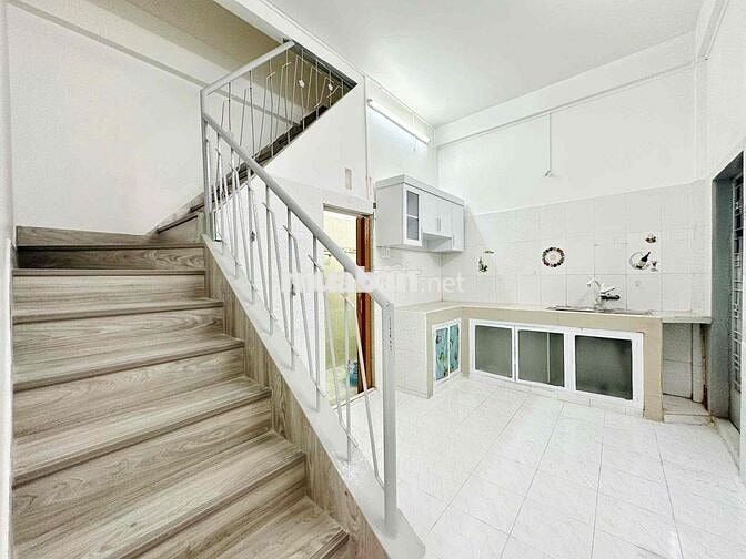 Cho thuê nhà nguyên căn 1trệt1lau trung tâm