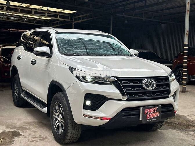Toyota Fortuner 2022 2.4AT,máy dầu,màu trắng,6v9km