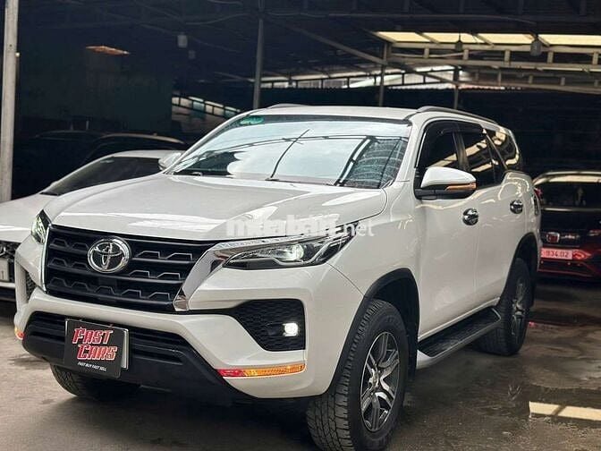 Toyota Fortuner 2022 2.4AT,máy dầu,màu trắng,6v9km