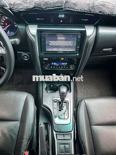 Toyota Fortuner 2022 2.4AT,máy dầu,màu trắng,6v9km