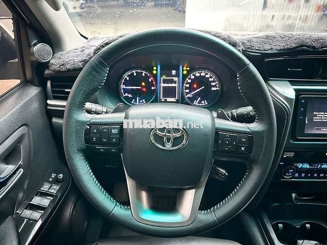 Toyota Fortuner 2022 2.4AT,máy dầu,màu trắng,6v9km