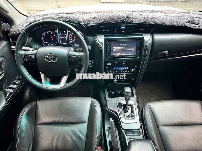Toyota Fortuner 2022 2.4AT,máy dầu,màu trắng,6v9km