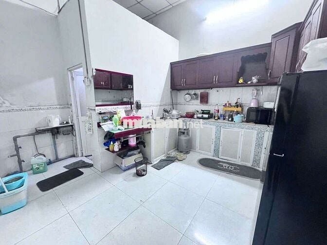 Nhà 1 trệt 1 lửng đưởng số 10 BHH B bình tân