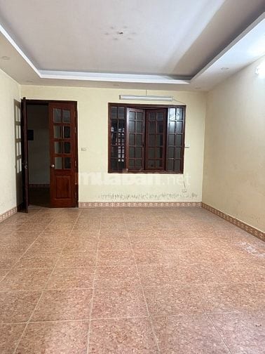 Cho thuê nhà mặt phố 28 Hoàng Sâm, cách đường Hoàng Quốc Việt 50m