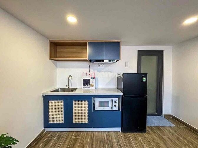 NGAY VINGF XOAY DÂN CHỦ - Full nội thất - thang máy