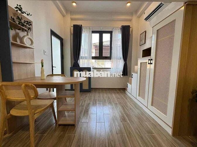 NGAY VINGF XOAY DÂN CHỦ - Full nội thất - thang máy