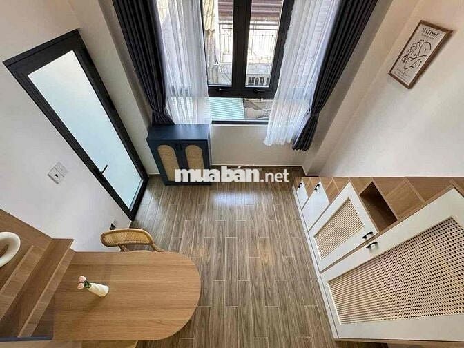 NGAY VINGF XOAY DÂN CHỦ - Full nội thất - thang máy