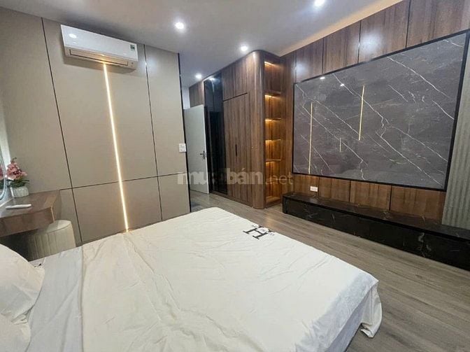SIÊU PHẨM NGUYỄN VĂN CỪ, 50M2, 7 TẦNG THANG MÁY, OTO KINH DOANH GIÁ CỰ