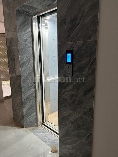 CHO THUÊ PHÒNG TẦNG 3 NHÀ MẶT ĐƯỜNG CÓ THANG MÁY, GẦN TRƯỜNG HỌC, CHỢ,