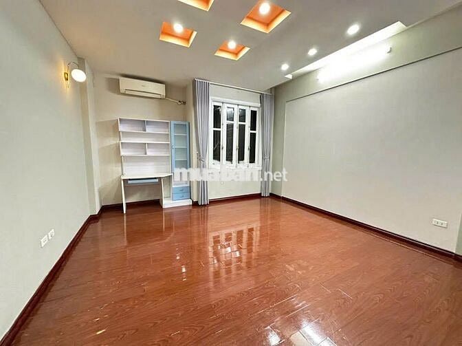 Nhà ngõ 34 Vũ Phạm Hàm. DT 80m2 x 4,5 tầng, Mt 4,5m, ô tô tránh nhau