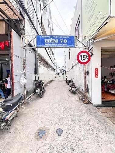 NHÀ TRỆT LẦU GIÁ HẠT DẺ NGAY TRUNG TÂM GẦN CÔNG VIÊN LƯU HỮU PHƯỚC - H