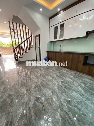 Nhà 4T*31m2 đường thông ÔTÔ lùi cửa,vài bước ra chợ,gần TT Chúc Sơn