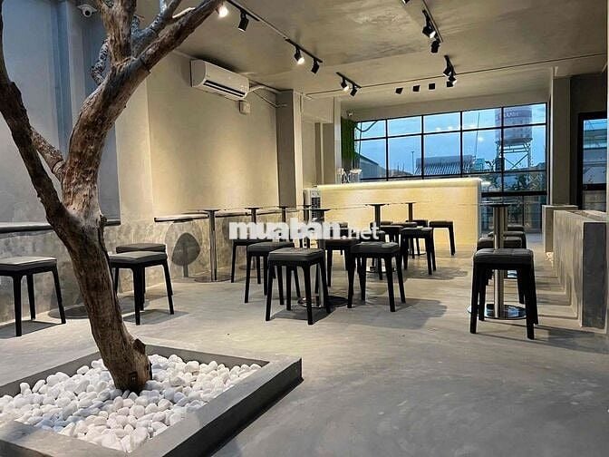 Cho Thuê Mặt Sàn Tầng 4 Rộng 170m2 Thang Máy