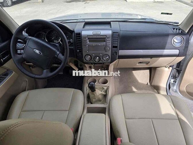 Ford Everest 2012 2.5L 4x2 MT - 160000 km