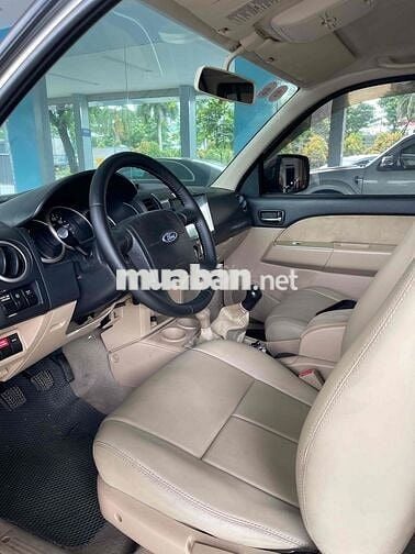 Ford Everest 2011 2.5L 4x4 MT - 128000 km